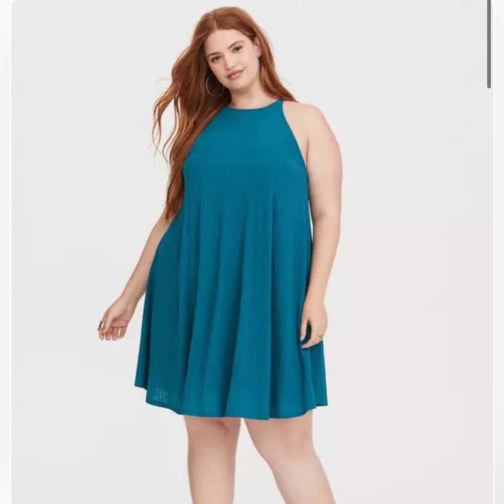 high neck & ribbed textured trapeze dress. 💙
